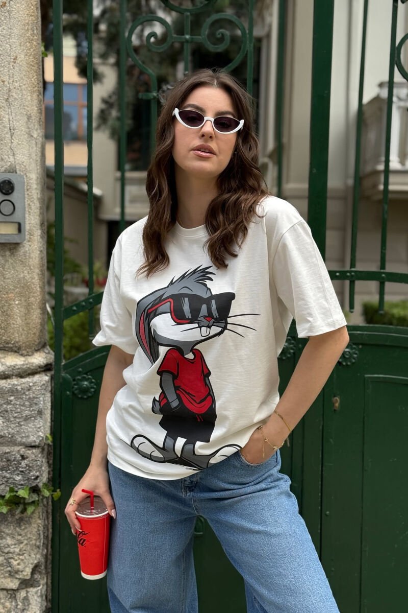 T-SHIRT ME SHKRIME DHE IMAZH PËR FEMRA NË NGJYRËN E BARDHË + NJE PAKETE CORAPE - 1