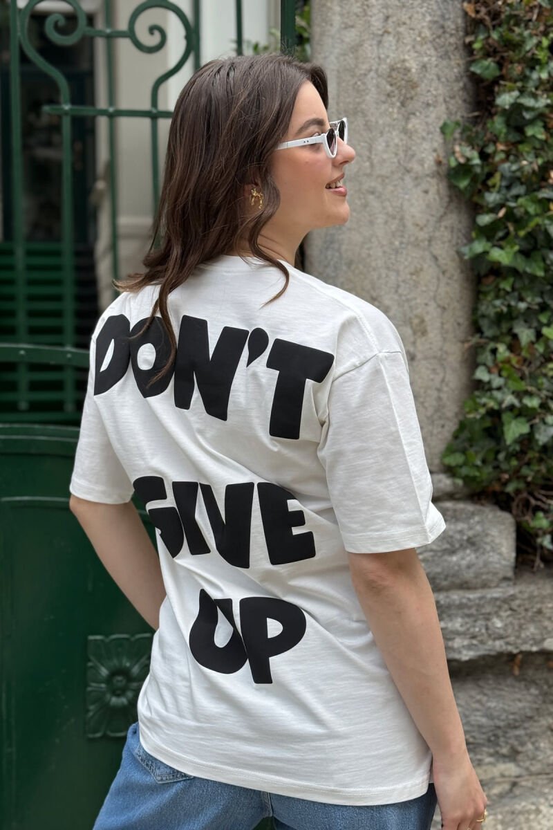 T-SHIRT ME SHKRIME DHE IMAZH PËR FEMRA NË NGJYRËN E BARDHË + NJE PAKETE CORAPE - 5