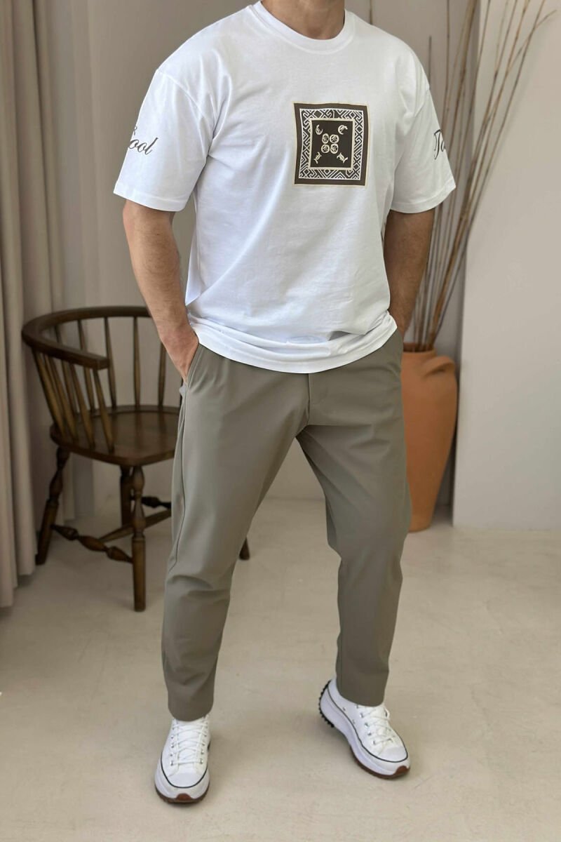 T-SHIRT I THJESHTË ME SHKRIME PËR MESHKUJ NË NGJYRËN E BARDHË - 2