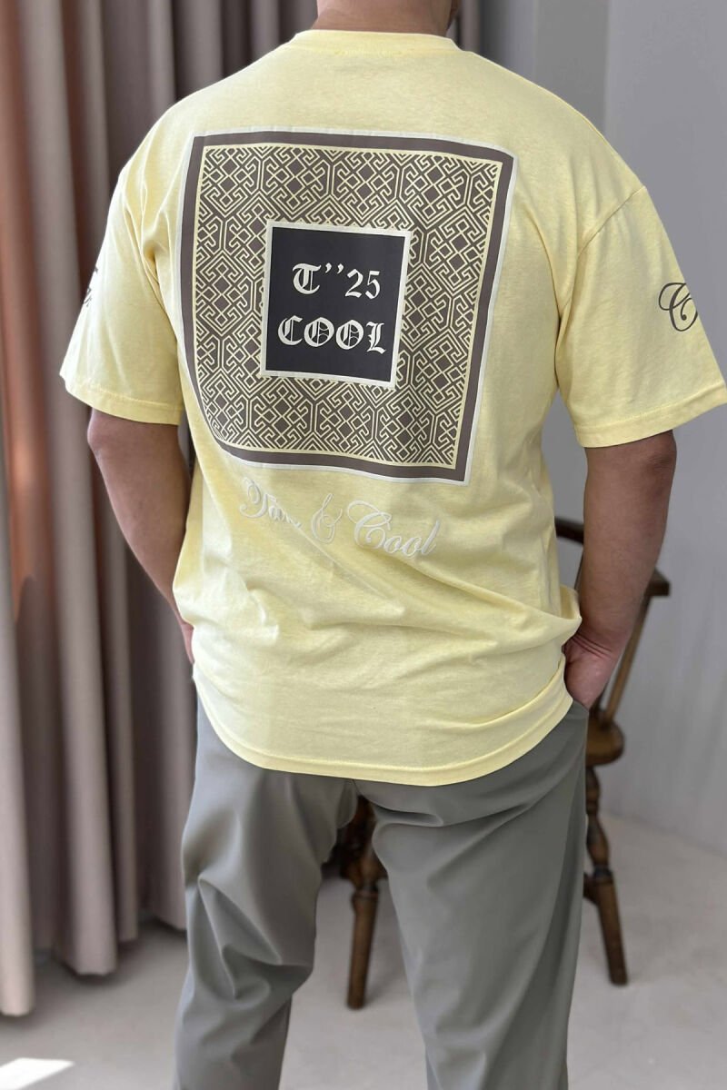 T-SHIRT I THJESHTË ME SHKRIME PËR MESHKUJ NË NGJYRËN E VERDHË - 4