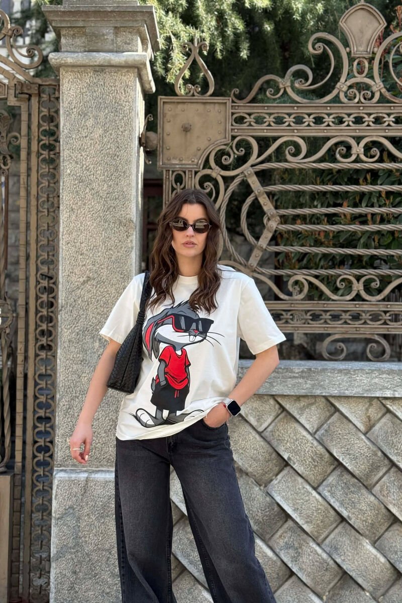 T-SHIRT ME SHKRIME DHE IMAZH PËR FEMRA NË NGJYRËN CREM + NJE PAKETE CORAPE - 1