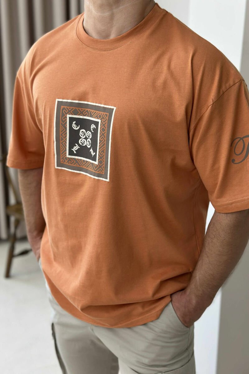 T-SHIRT I THJESHTË ME SHKRIME PËR MESHKUJ NË NGJYRËN TULLË - 3