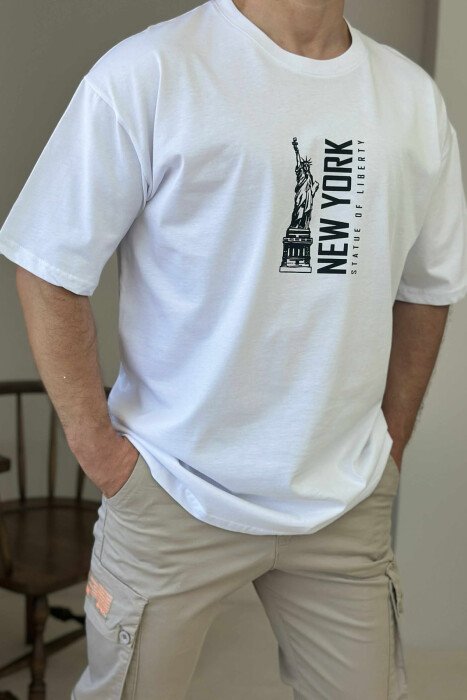T-SHIRT ME SHKRIME DHE IMAZH PËR MESHKUJ NË NGJYRËN E BARDHË - 