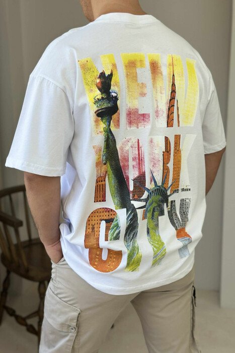 T-SHIRT ME SHKRIME DHE IMAZH PËR MESHKUJ NË NGJYRËN E BARDHË - 4