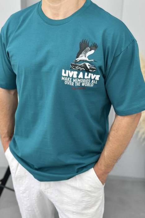 T-SHIRT ME SHKRIME DHE IMAZH PËR MESHKUJ NË NGJYRËN JESHILE E ERRËT - 2