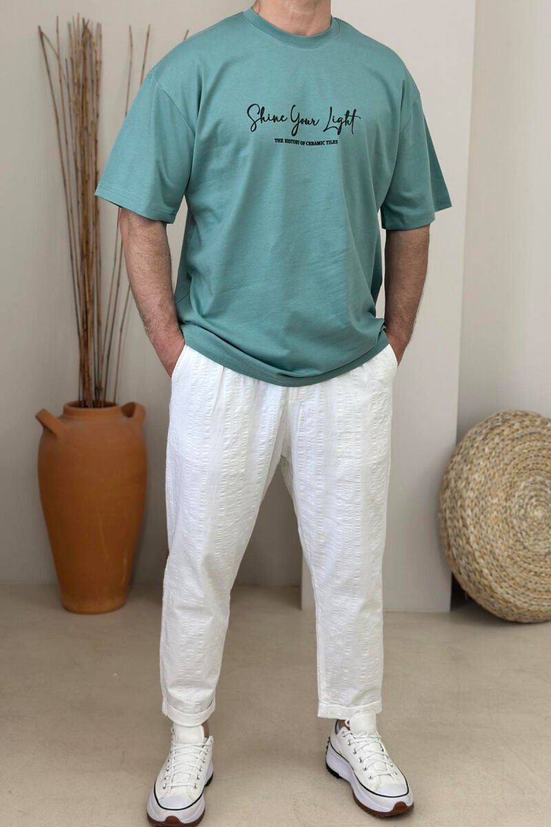 T-SHIRT ME SHKRIME DHE IMAZH PËR MESHKUJ NË NGJYRËN MENTE E ERRËT - 3