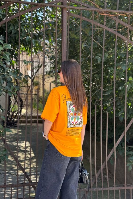 T-SHIRT ME SHKRIME NE PJESEN PARA DHE IMAZH PAS PER FEMRA NE NGJYRE MUSTARDE + 6 PALE ÇORAPE DHURATE - 5