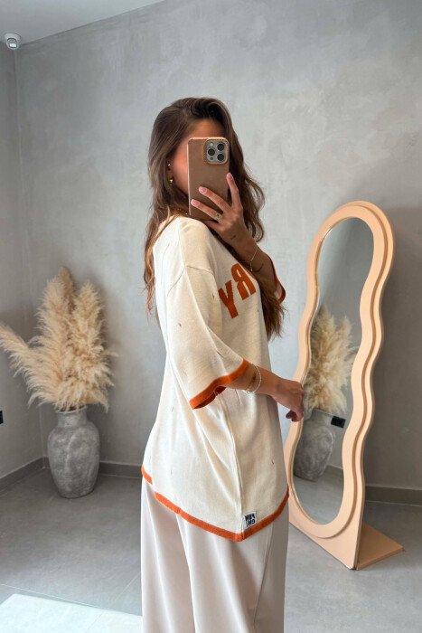T-SHIRT ME SHKRIME NE PJESEN PARA PER FEMRA NE NGJYRE KREM - 2