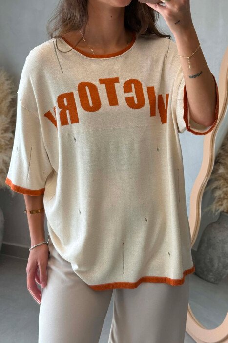 T-SHIRT ME SHKRIME NE PJESEN PARA PER FEMRA NE NGJYRE KREM - 3