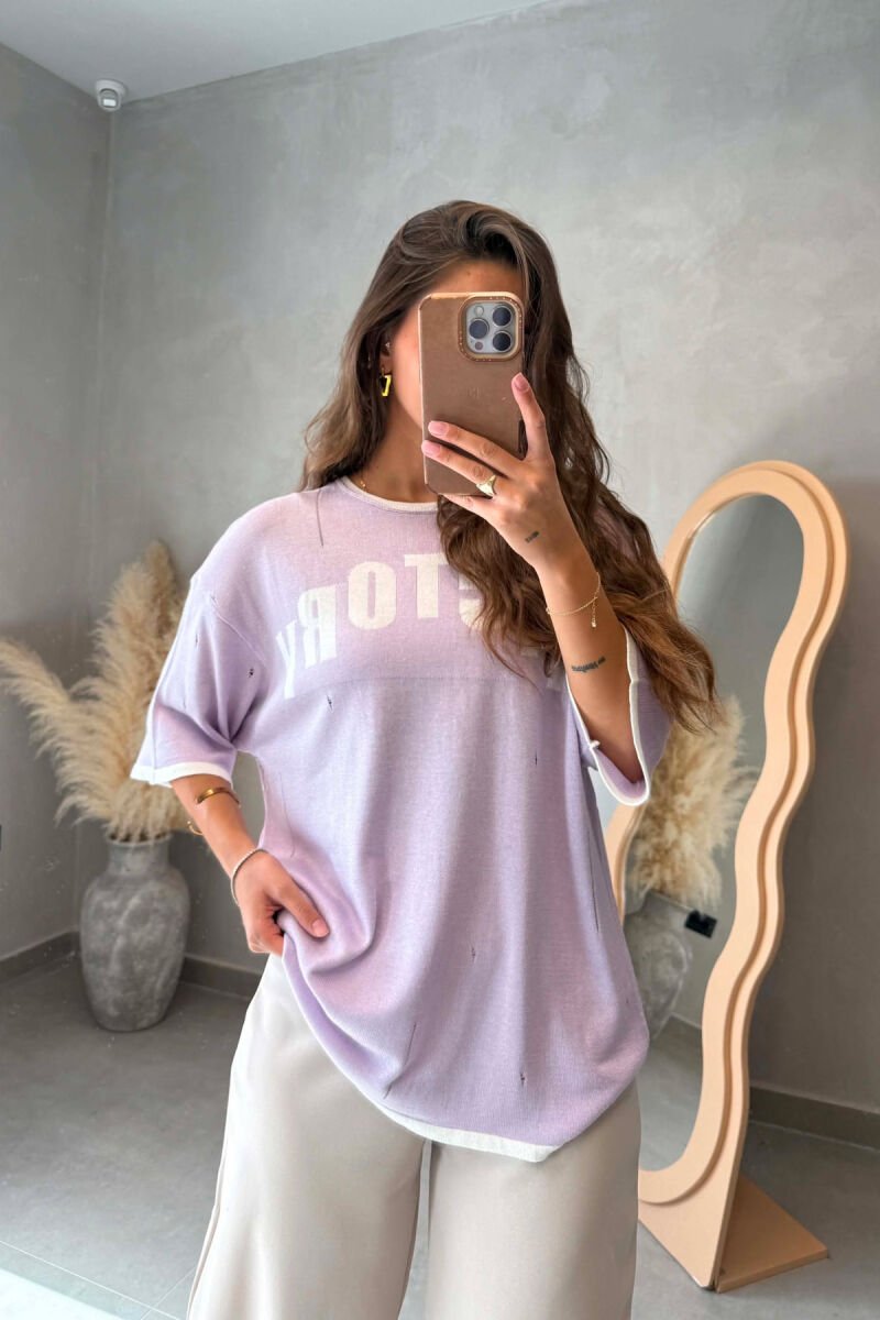 T-SHIRT ME SHKRIME NE PJESEN PARA PER FEMRA NE NGJYRE LEJLA - 1