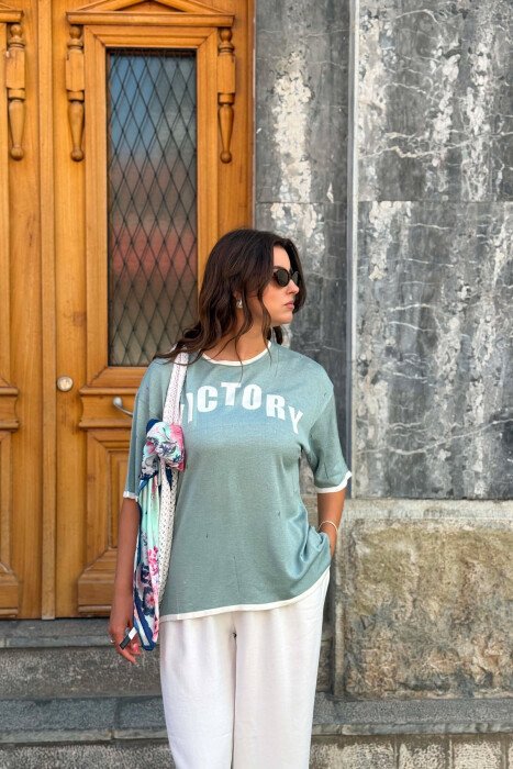 T-SHIRT ME SHKRIME NE PJESEN PARA PER FEMRA NE NGJYRE MENTE - 4