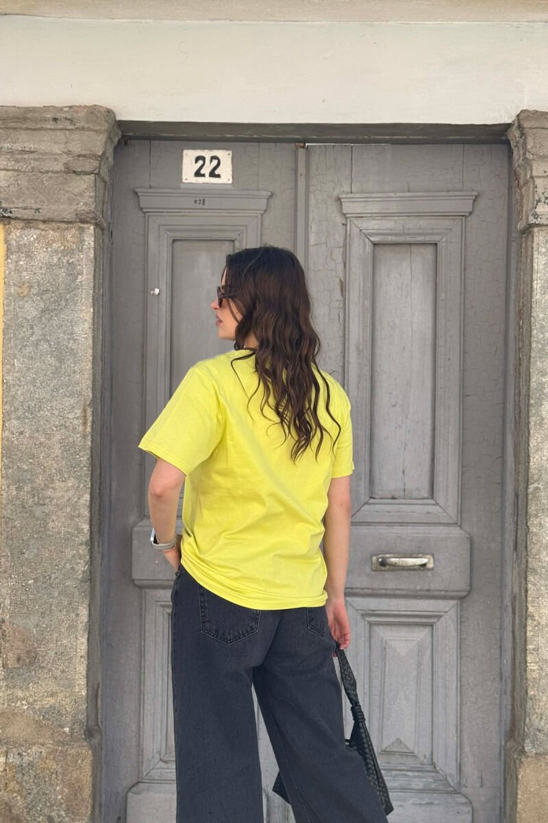 T-SHIRT ME SHKRIME PER FEMRA NE NGJYRE NEON + 6 PALE ÇORAPE DHURATE - 4
