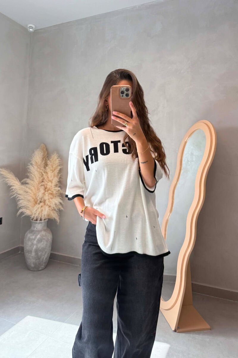 T-SHIRT ME SHKRIME NE PJESEN PARA PER FEMRA NE NGJYRE TE BARDHE - 1