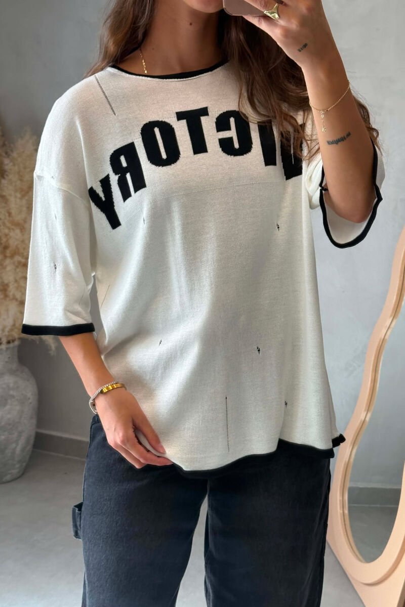 T-SHIRT ME SHKRIME NE PJESEN PARA PER FEMRA NE NGJYRE TE BARDHE - 4