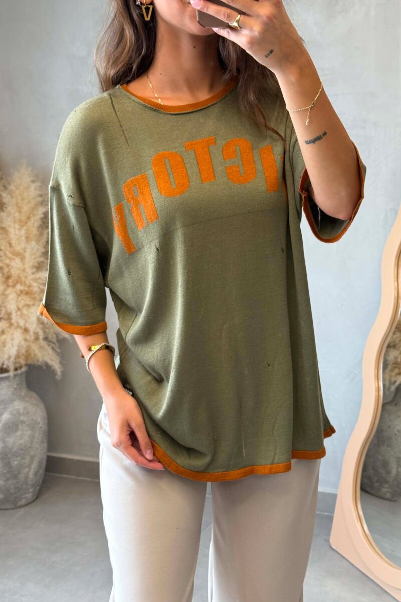 T-SHIRT ME SHKRIME NE PJESEN PARA PER FEMRA NE NGJYRE ULLI - 3