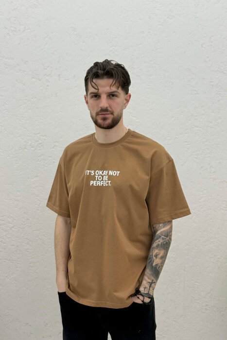 T-SHIRT ME SHKRIME PARA & PAS PER MESHKUJ NE NGJYRE KAFE - 1