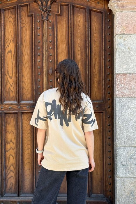 T-SHIRT ME SHKRIME PARS & PAS PER FEMRA NE NGJYRE BEZHE+ 6 PALE ÇORAPE DHURATE - 4
