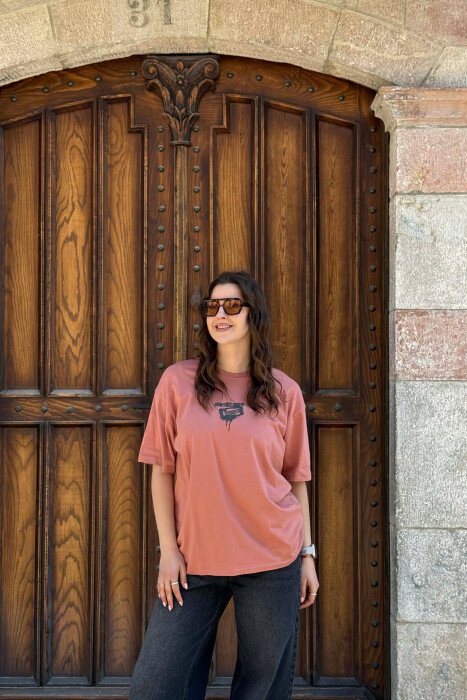 T-SHIRT ME SHKRIME PARS & PAS PER FEMRA NE NGJYRE PUDER + 6 PALE ÇORAPE DHURATE - 1
