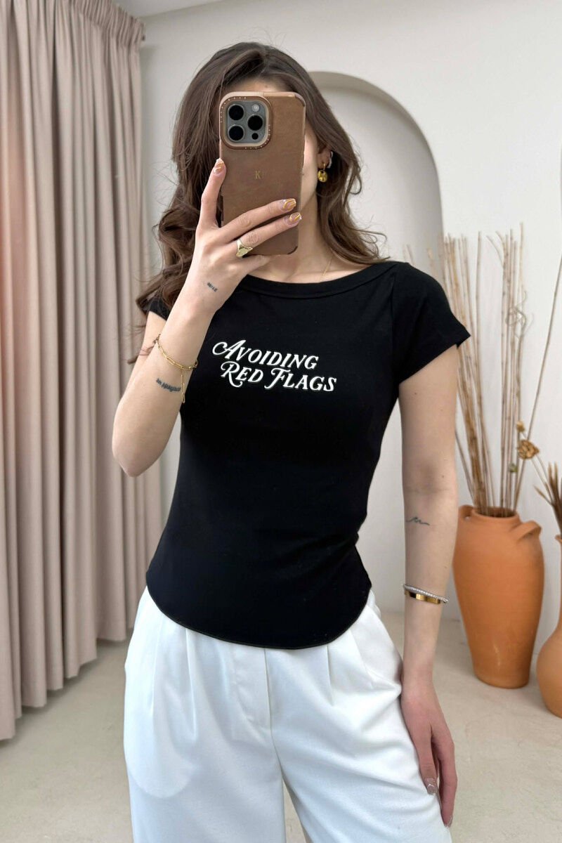 T-SHIRT ME SHKRIME PER FEMRA NE NGJYRE TE ZEZE - 1