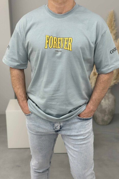 T-SHIRT ME SHKRIME PËR MESHKUJ NË NGJYRËN BLU E ZBARDHUR - 1