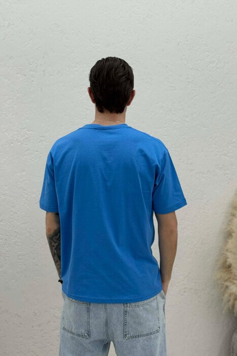 T-SHIRT ME SHKRIME PËR MESHKUJ NË NGJYRËN BLU TE ZBARDHUR - 4