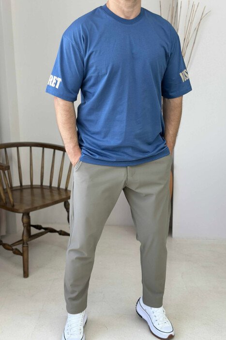 T-SHIRT ME SHKRIME PËR MESHKUJ NË NGJYRËN BLU - 2