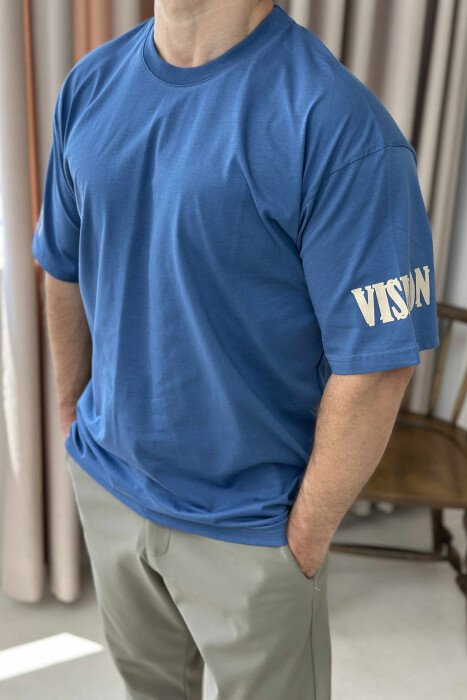 T-SHIRT ME SHKRIME PËR MESHKUJ NË NGJYRËN BLU - 3