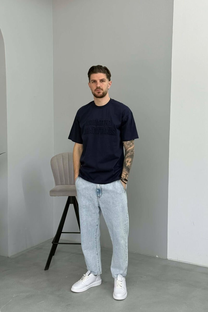 T-SHIRT ME SHKRIME PËR MESHKUJ NË NGJYRË BLU - 3