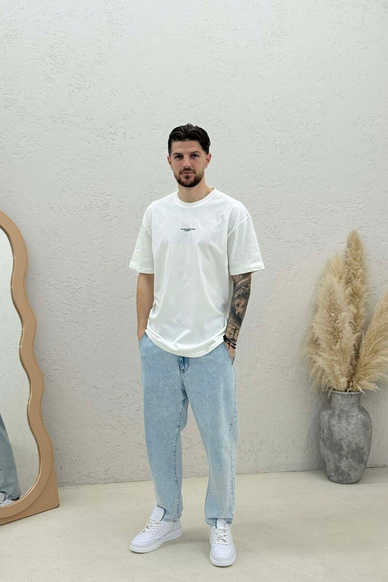 T-SHIRT ME SHKRIME PËR MESHKUJ NË NGJYRËN E BARDHE - 3