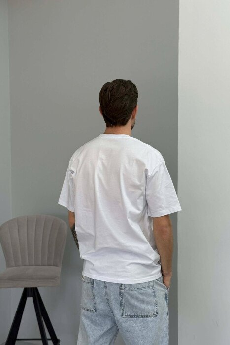 T-SHIRT ME SHKRIME PËR MESHKUJ NË NGJYRË TE BARDHE - 4