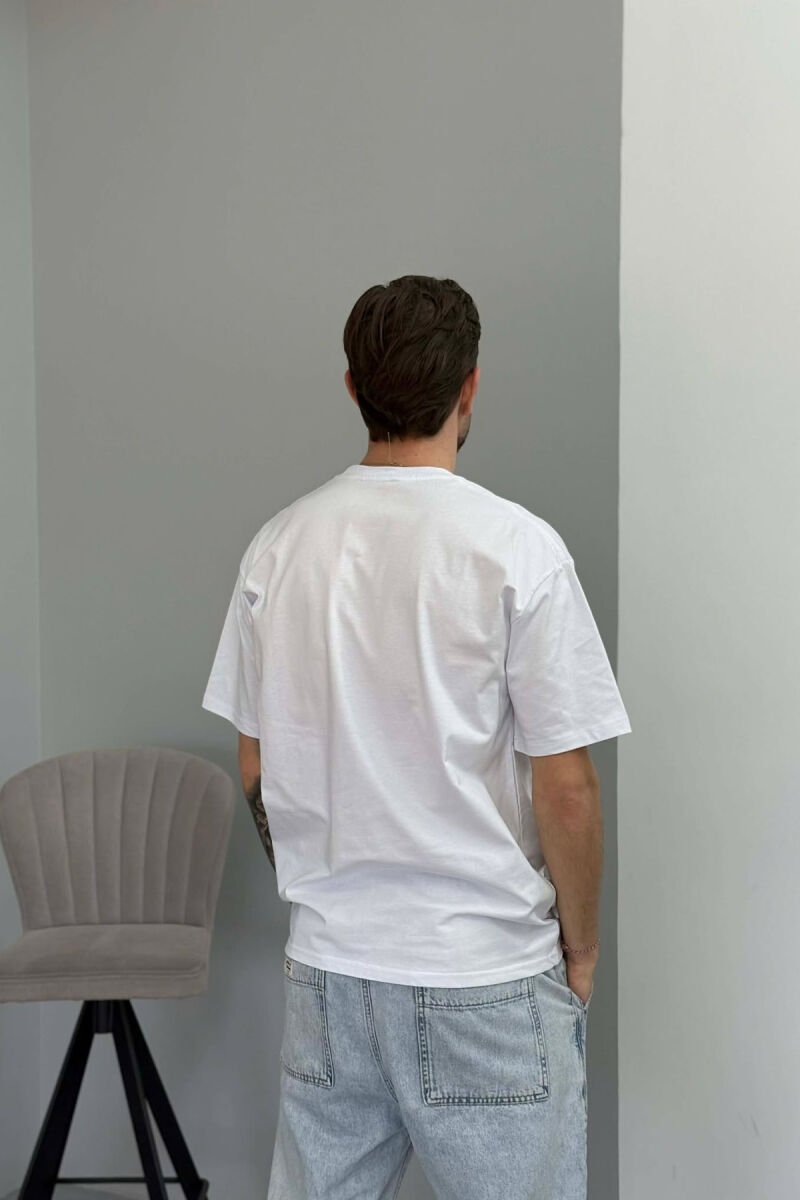 T-SHIRT ME SHKRIME PËR MESHKUJ NË NGJYRË TE BARDHE - 4
