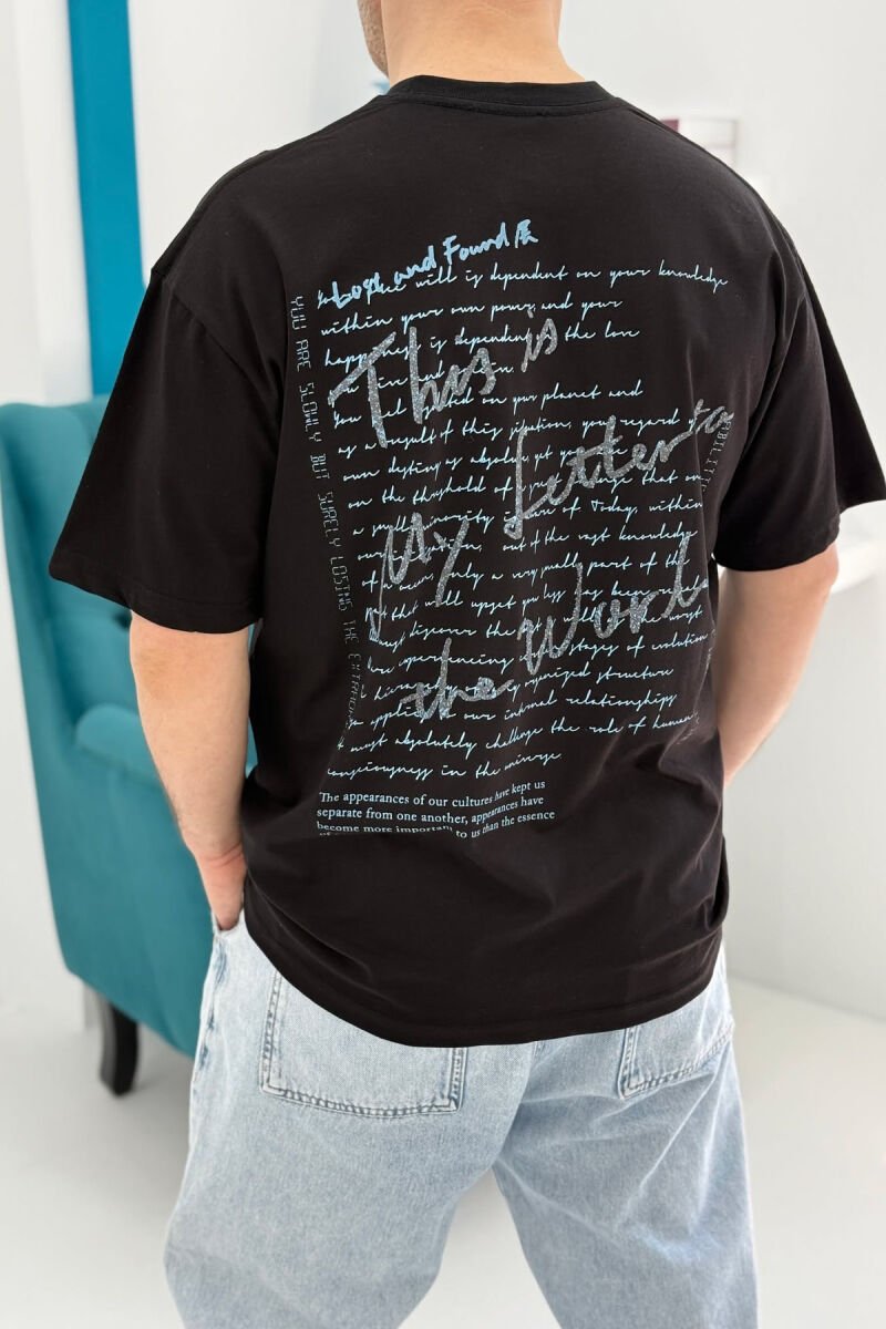T-SHIRT ME SHKRIME PËR MESHKUJ NË NGJYRËN E ZEZË - 2