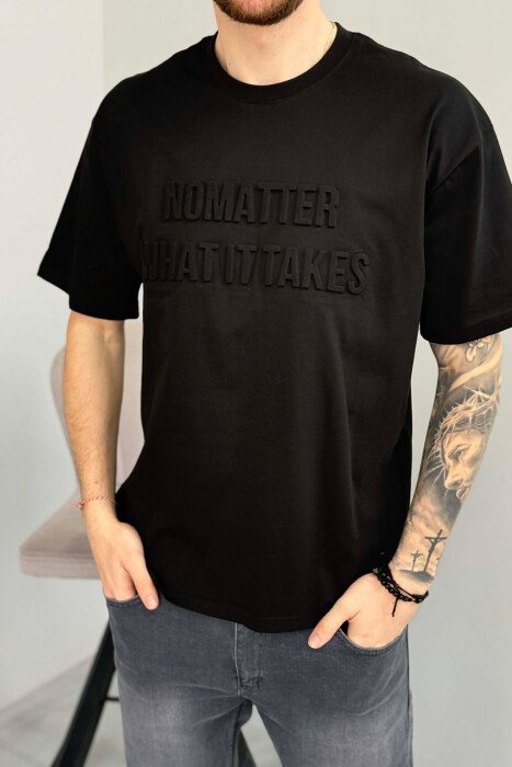 T-SHIRT ME SHKRIME PËR MESHKUJ NË NGJYRË TE ZEZE - 2
