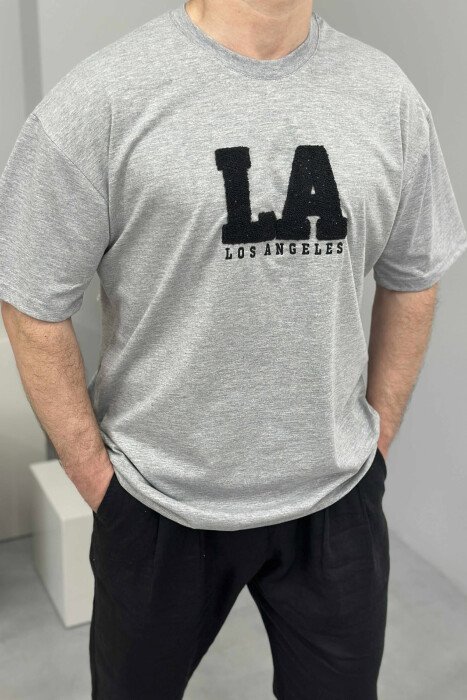 T-SHIRT ME SHKRIME PËR MESHKUJ NË NGJYRËN GRI - 1
