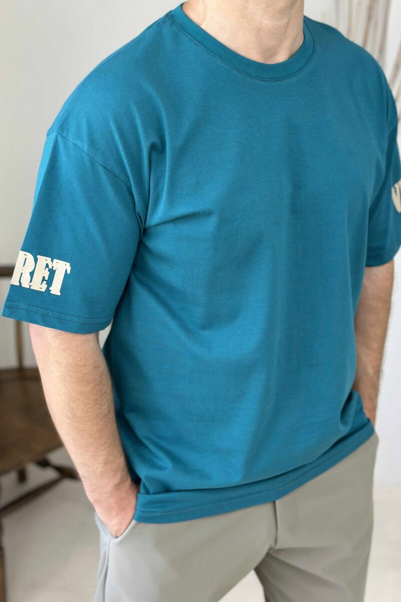 T-SHIRT ME SHKRIME PËR MESHKUJ NË NGJYRËN GURKALI - 3