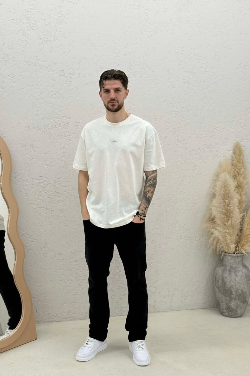 T-SHIRT ME SHKRIME PËR MESHKUJ NË NGJYRË KREM - 3