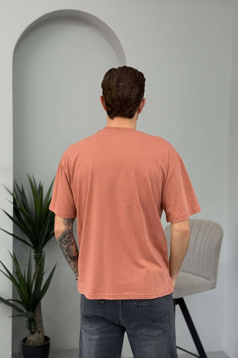 T-SHIRT ME SHKRIME PËR MESHKUJ NË NGJYRË PUDER - 3