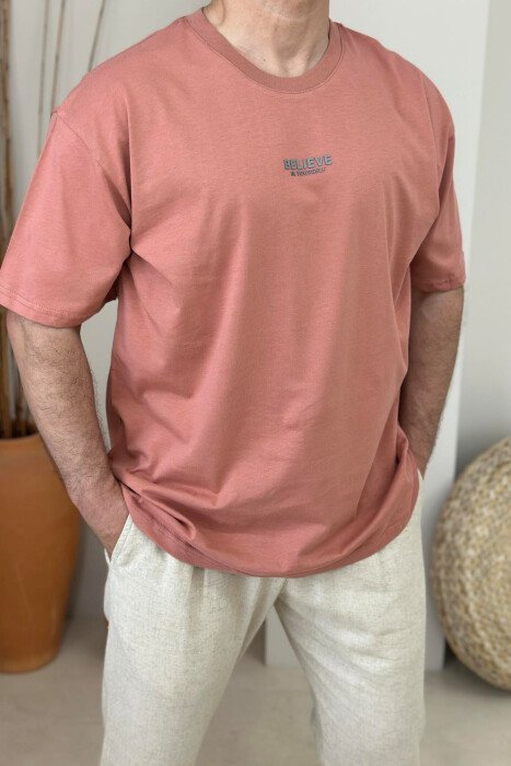 T-SHIRT ME SHKRIME PËR MESHKUJ NË NGJYRËN PUDËR - 2