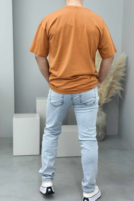 T-SHIRT ME SHKRIME PËR MESHKUJ NË NGJYRËN TULLË - 3