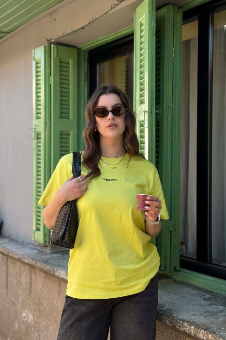 T-SHIRT ME SHKRIME TE VOGLA PER FEMRA NE NGJYRE NEON + 6 PALE ÇORAPE DHURATE - 1
