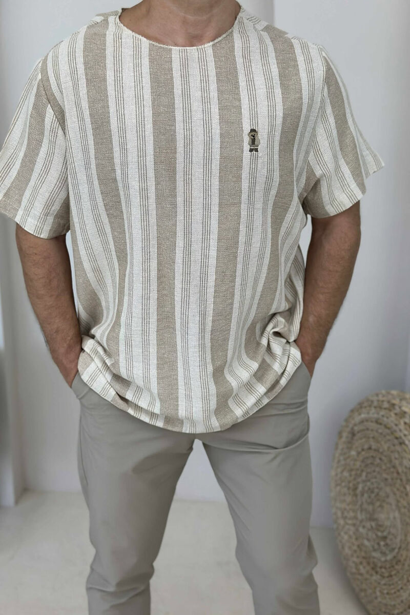 T-SHIRT ME VIJA ME LOGON E ARUSHIT PËR MESHKUJ NË NGJYRËN BEZHË - 4