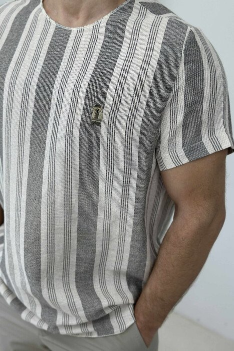 T-SHIRT ME VIJA ME LOGON E ARUSHIT PËR MESHKUJ NË NGJYRËN KAFE E ZBARDHUR - 2