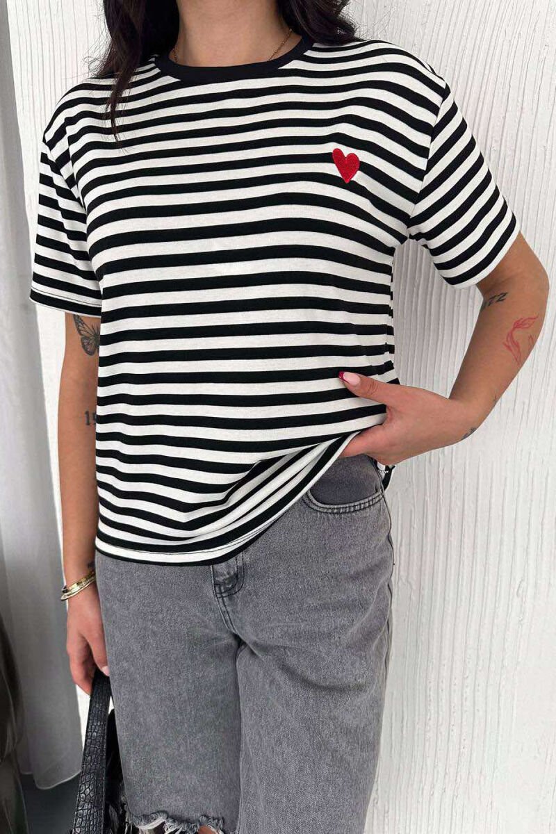 T-SHIRT ME VIJA ME LOGON E ZEMRËS PËR FEMRA NË NGJYRËN E BARDHË DHE TË ZEZË - 1