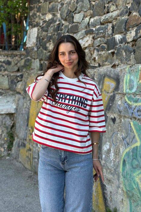 T-SHIRT ME VIJA PER FEMRA NE NGJYRE TE BARDHE ME TE KUQE - 1