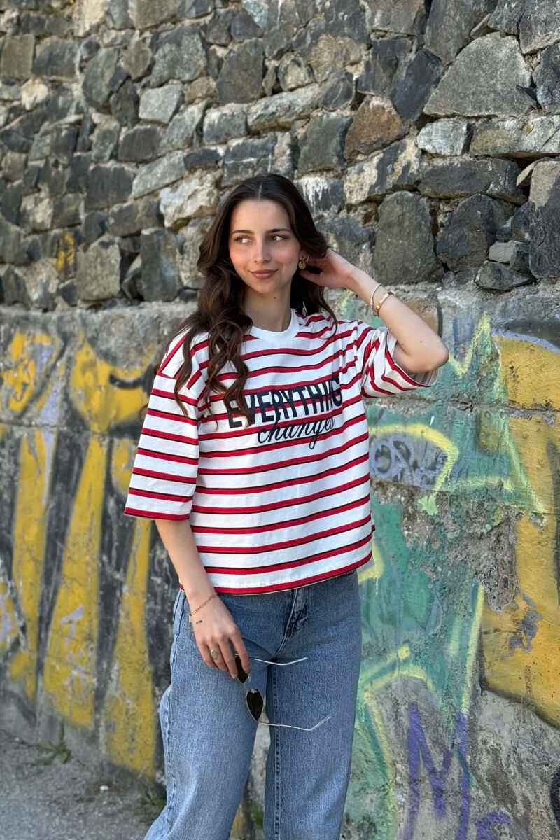 T-SHIRT ME VIJA PER FEMRA NE NGJYRE TE BARDHE ME TE KUQE - 4