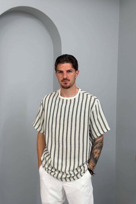 T-SHIRT ME VIJA PËR MESHKUJ NË NGJYRËN E ZEZË+KREM - 1