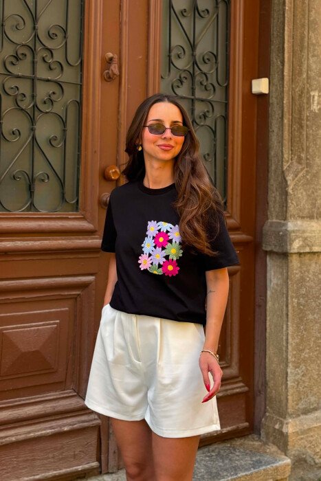 T-SHIRT ME XHEP ME QENDISJE PER FEMRA NE NGJYRE TE ZEZE - 1