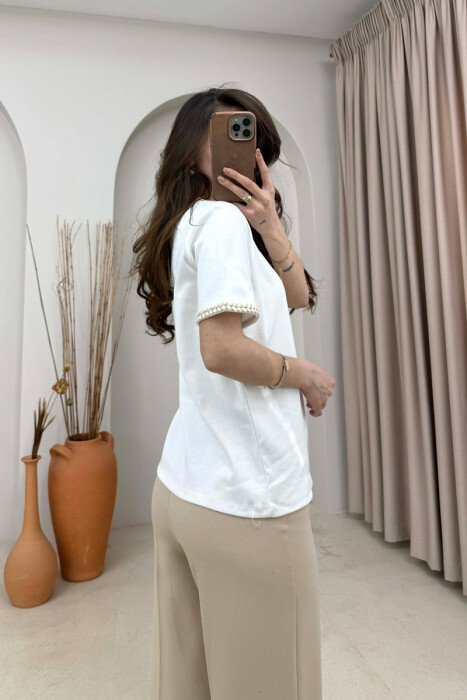 T-SHIRT NJE NGJYRESH ME DETAJ TEK QAFA PER FEMRA NE NGJYRE KREM - 5