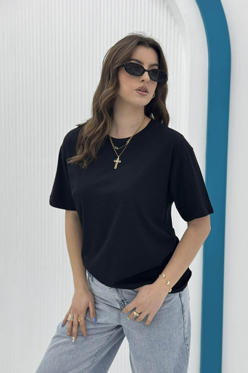 T-SHIRT NJË NGJYRËSH I THJESHTË PËR FEMRA NË NGJYRËN E ZEZË - 1