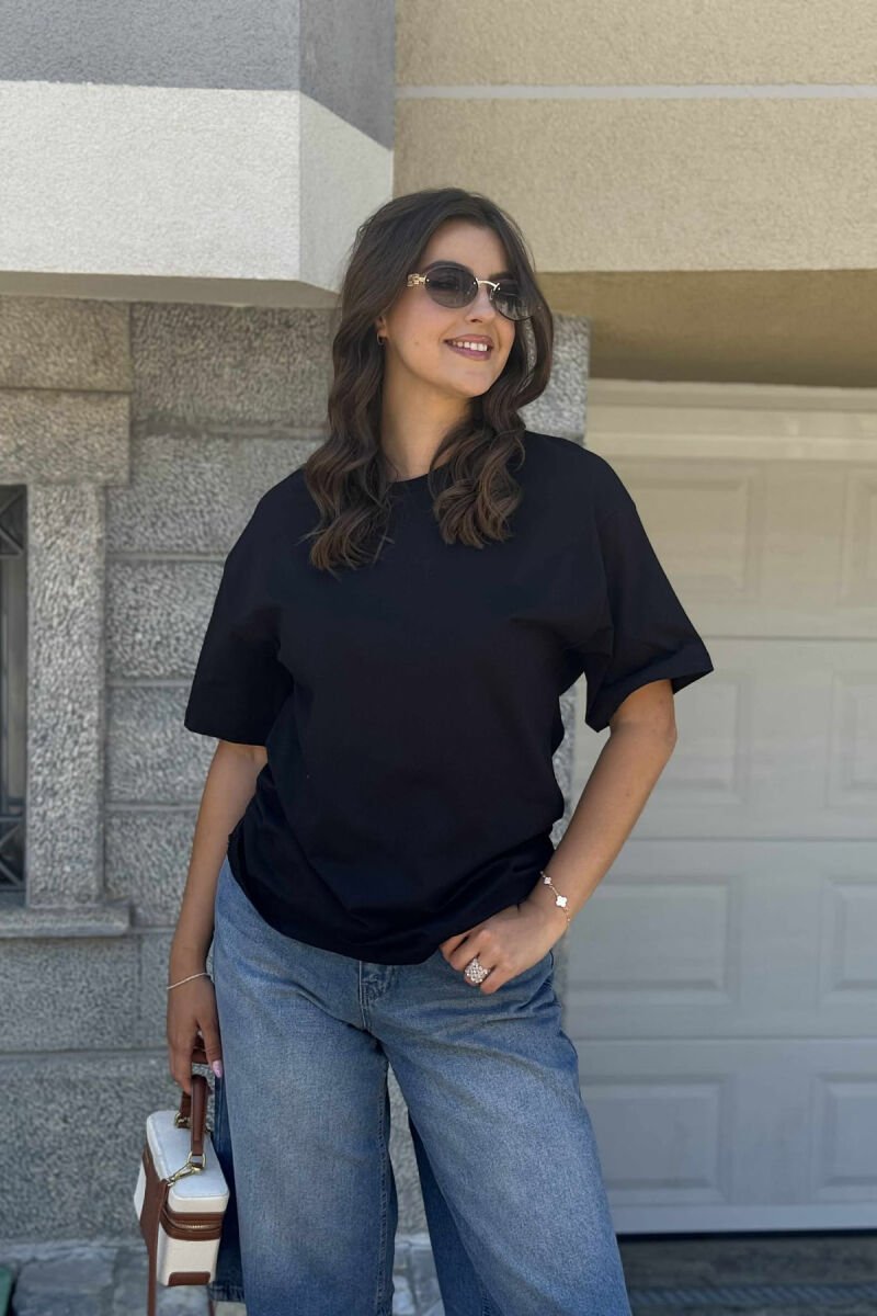 T-SHIRT NJË NGJYRËSH I THJESHTË PËR FEMRA NË NGJYRËN E ZEZË - 4